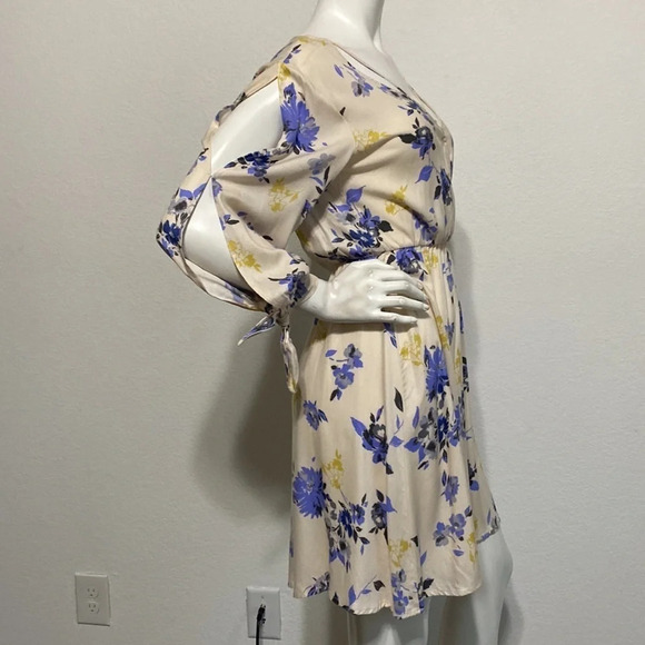 Lush Floral Dress Size M - Picture 6 of 9